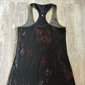 Black lululemon flower tank!
